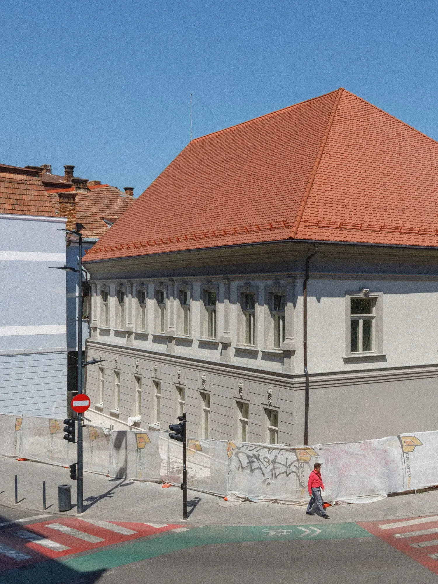 Casa Bogdánffy, home of the Plan B Foundation, on Avram Iancu Street