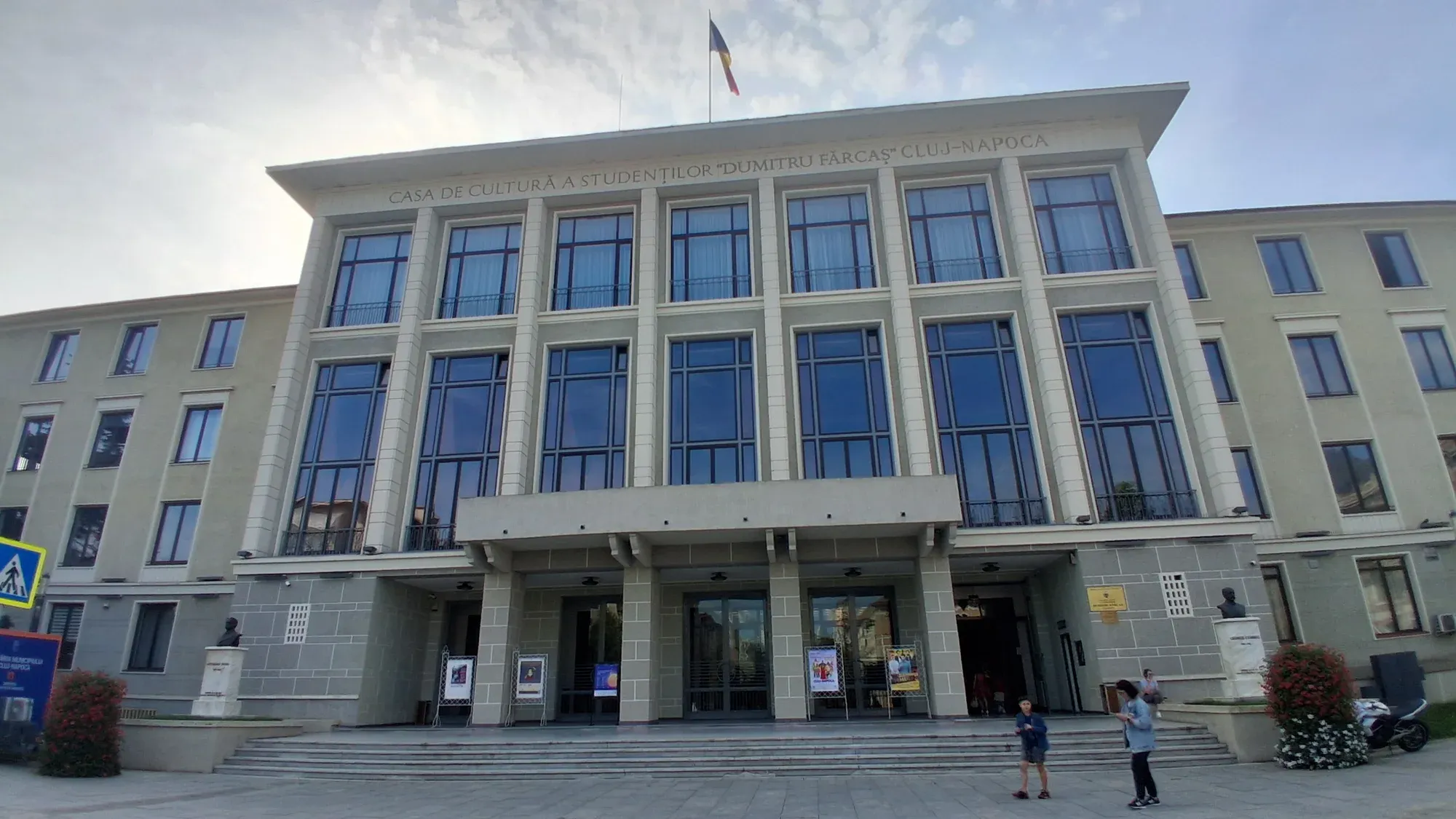 The front of the “Dumitru Fărcaș” Students’ Culture House on Piața Lucian Blaga, with the inscription above the entrance