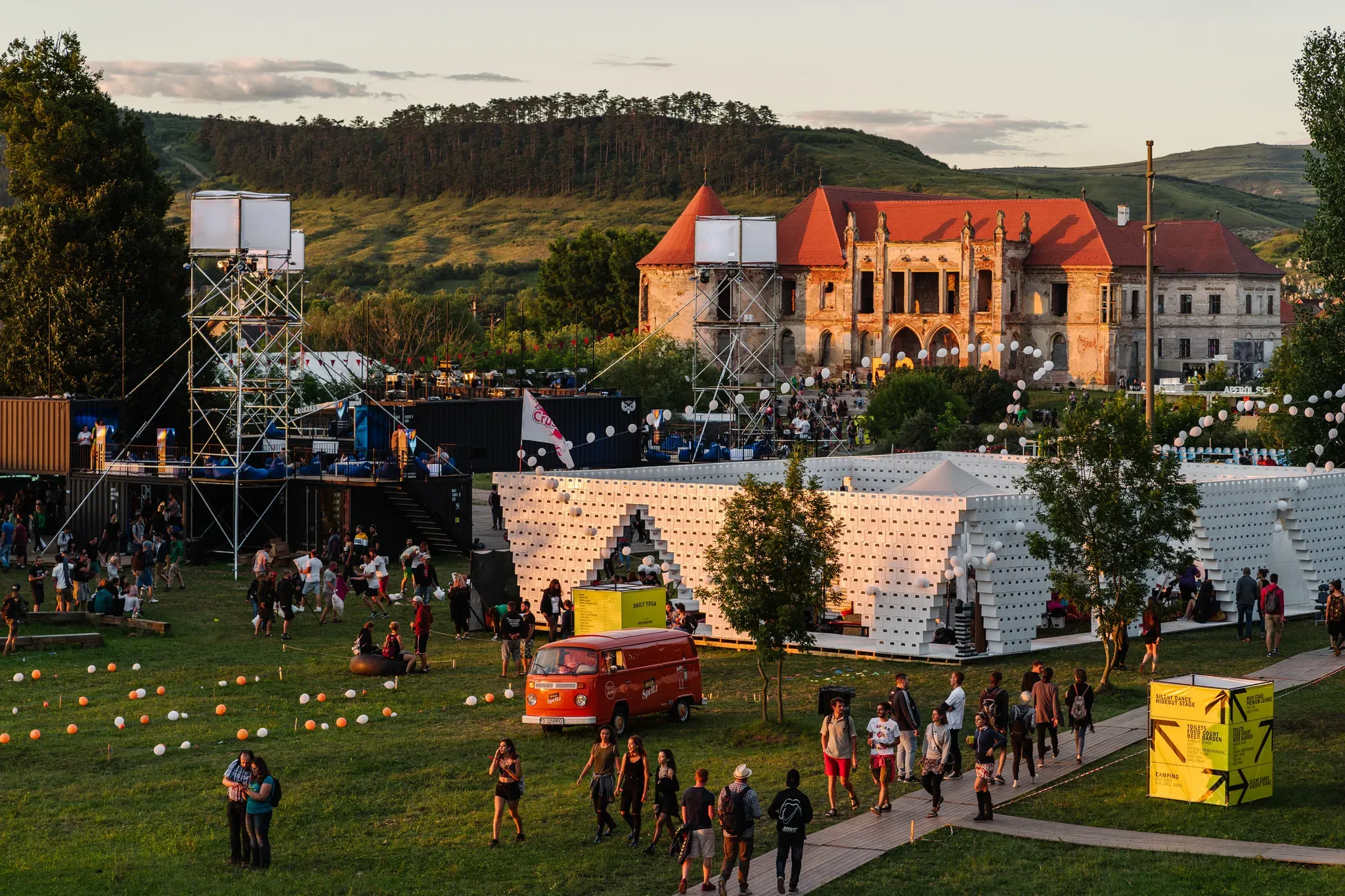 Electric Castle: scenele și publicul pe domeniul Castelului Bánffy din Bonțida
