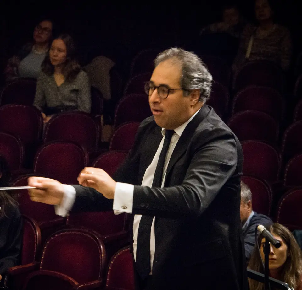 Concert simfonic · dirijor Leo Hussain