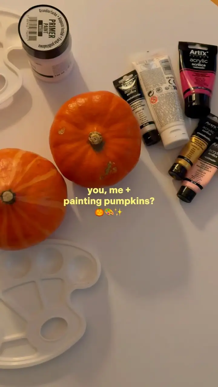 Pictăm pe mini pumpkins